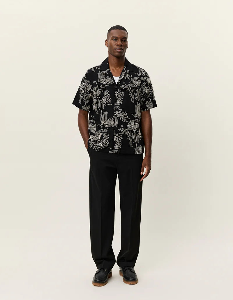 LIAM FLOWER SHORTSLEEVE SHIRT (BLACK) - LES DEUX