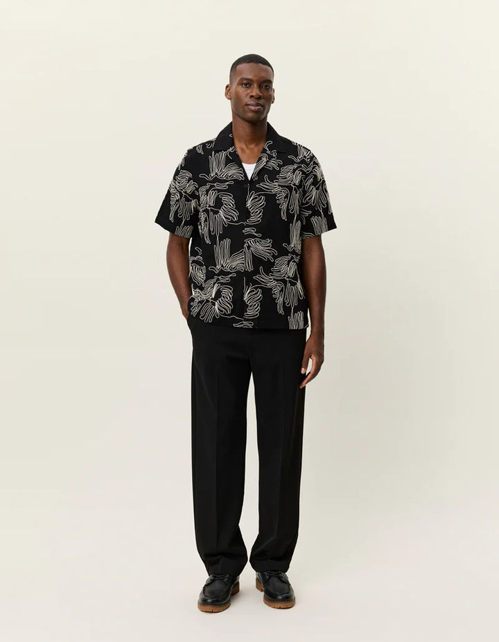 LIAM FLOWER SHORTSLEEVE SHIRT (BLACK) - LES DEUX