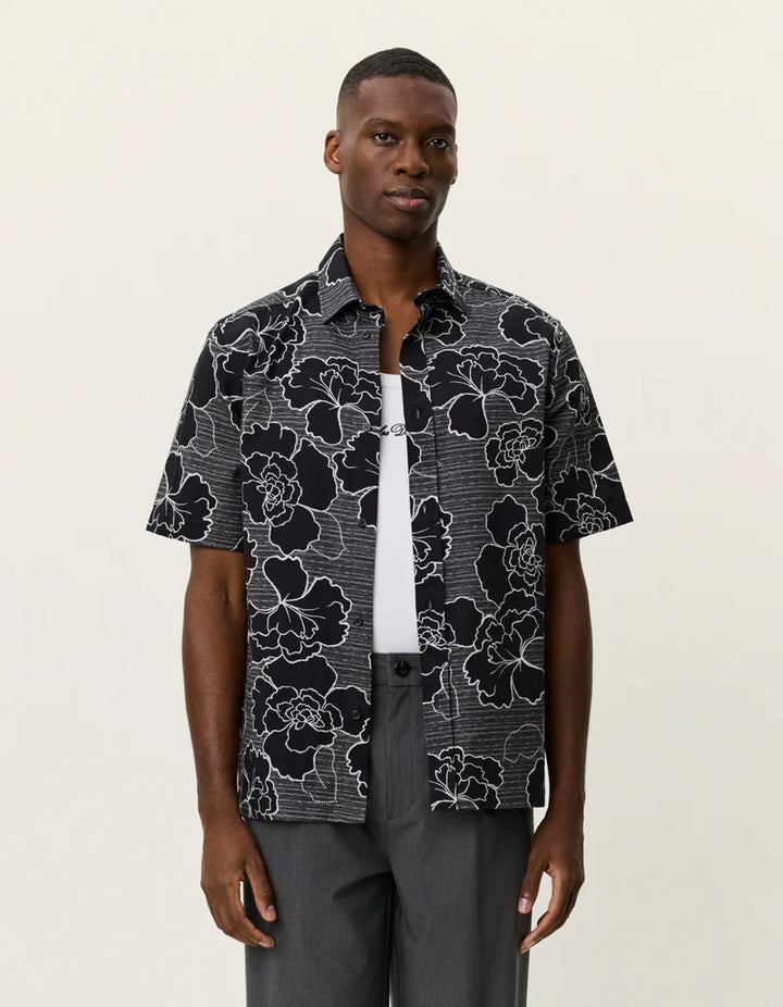 CHARLIE SHORT SLEEVE SHIRT (BLACK POPPY) - LES DEUX
