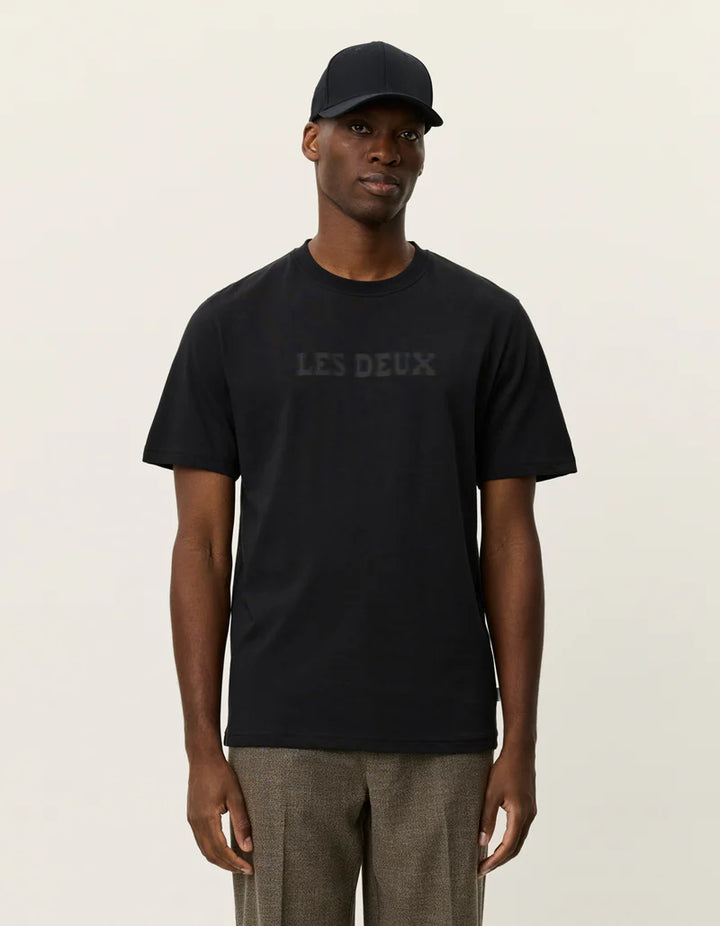 BRADY LOGO T-SHIRT (BLACK) - LES DEUX
