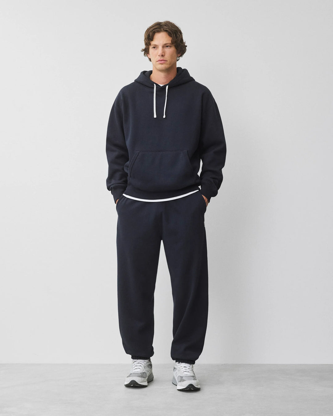 BRUSHED FLEECE RELAXED SWEATPANT (NAVY) - REIGNING CHAMP