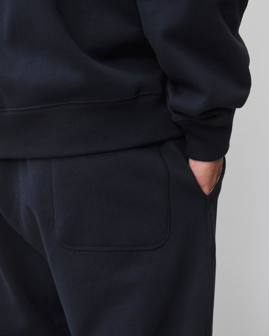 BRUSHED FLEECE RELAXED SWEATPANT (NAVY) - REIGNING CHAMP