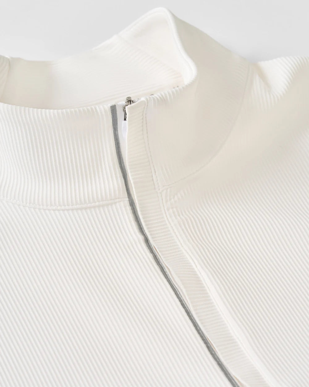 HOPPIN' 1/4 ZIP PULLOVER (WHITE) - JOHNNIE-O