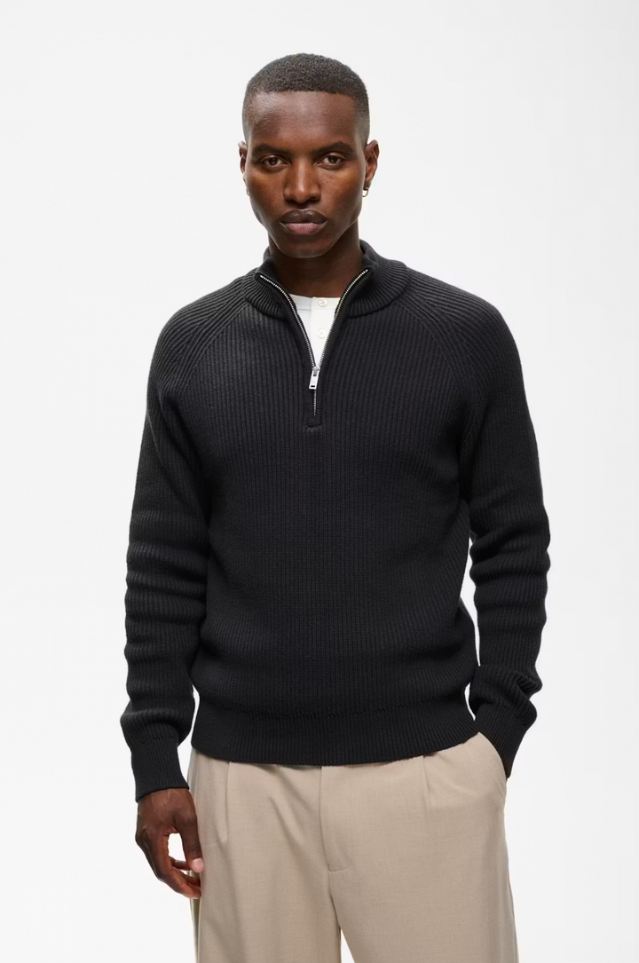MAHELLSON 1/4 ZIP SWEATER (BLACK) - MATINIQUE