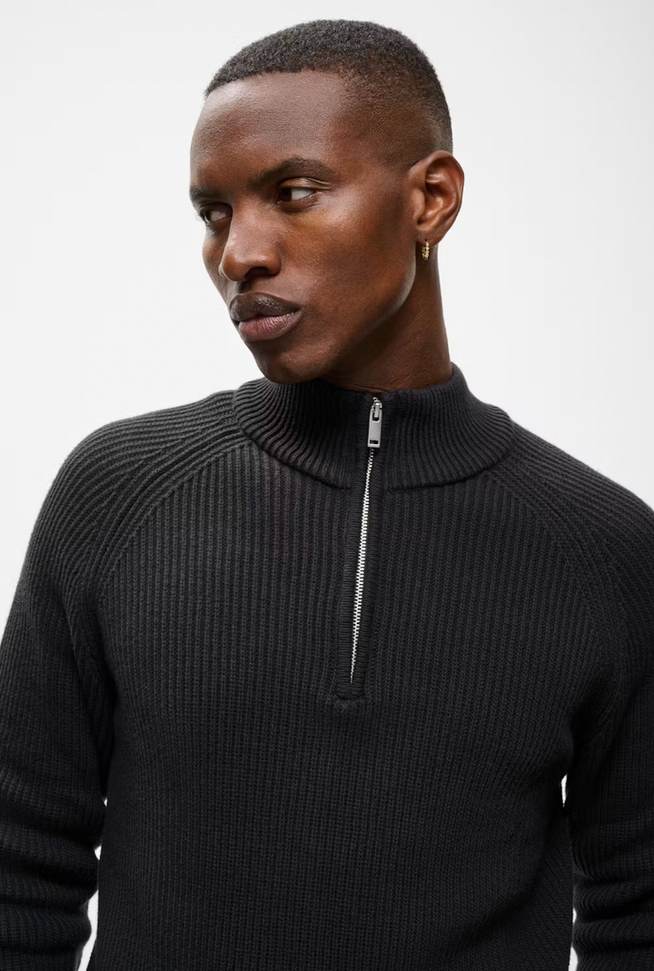 MAHELLSON 1/4 ZIP SWEATER (BLACK) - MATINIQUE